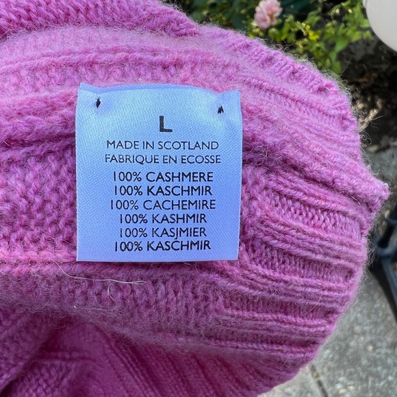 100% Johnston's Scottish Cashmere cable knit V-neck vintage sweater pristine - Picture 4 of 5